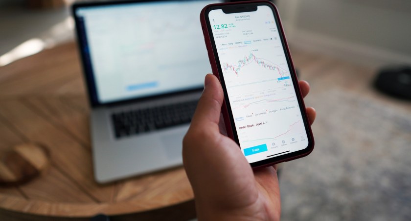 Co jeśli wpłaciłeś kapitał na platformę inwestycyjną? W jaki sposób zareagować i nie stracić kolejnych pieniędzy? Dowiedz się więcej na ten temat, właśnie w tym materiale.