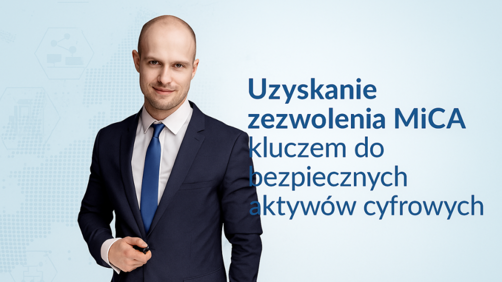 Maciej Grzegorczyk w garniturze na tle jasnoniebieskiego tła z motywami blockchain i mapą Europy, obok napis: Uzyskanie zezwolenia MiCA kluczem do bezpiecznych aktywów cyfrowych