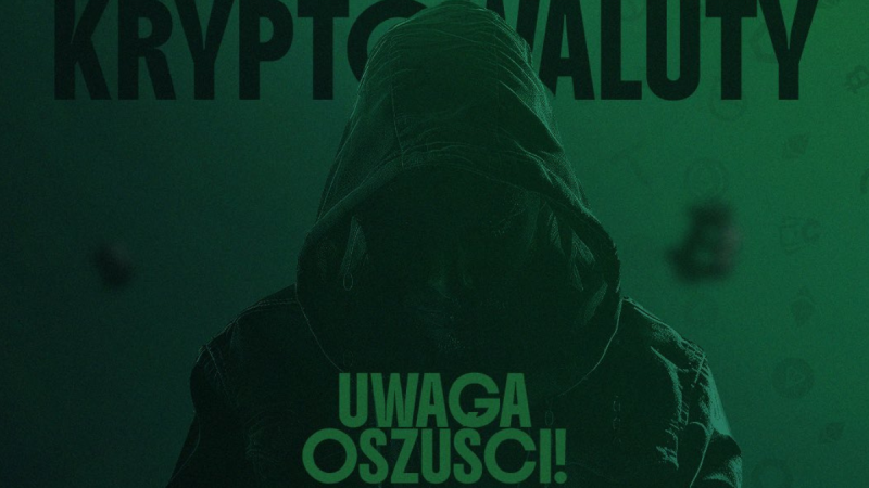 Postać w kapturze na ciemnym zielonym tle z tekstem "KRYPTOWALUTY" i "UWAGA OSZUŚCI" - symbol zagrożenia oszustw na rynku kryptowalut