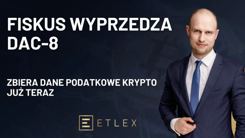 Grafika z napisem „Fiskus wyprzedza DAC-8” i „Zbiera dane podatkowe krypto już teraz”, przedstawiająca eksperta ETLEX w granatowym garniturze.