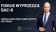 Grafika z napisem „Fiskus wyprzedza DAC-8” i „Zbiera dane podatkowe krypto już teraz”, przedstawiająca eksperta ETLEX w granatowym garniturze.